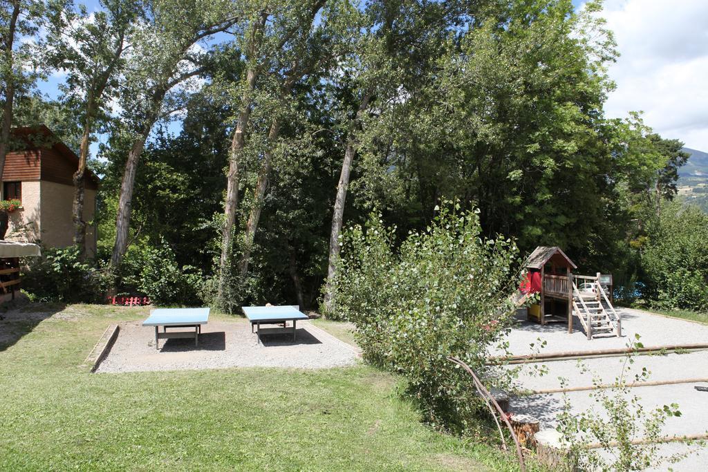 Camping-Hotel De Plein Air Les 2 Bois Баратье Экстерьер фото