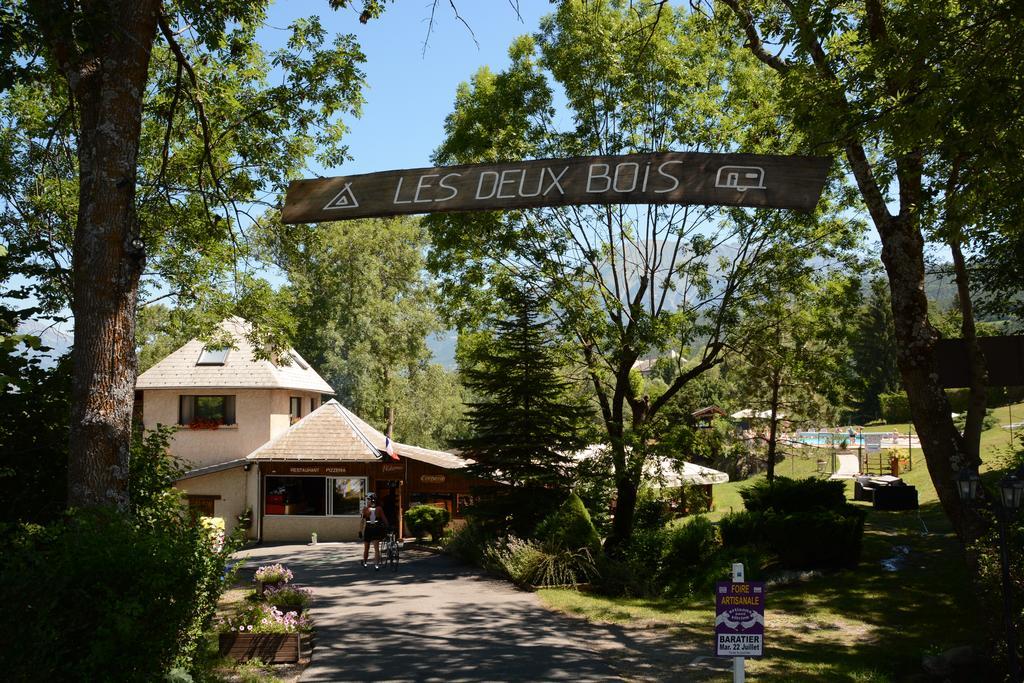 Camping-Hotel De Plein Air Les 2 Bois Баратье Экстерьер фото